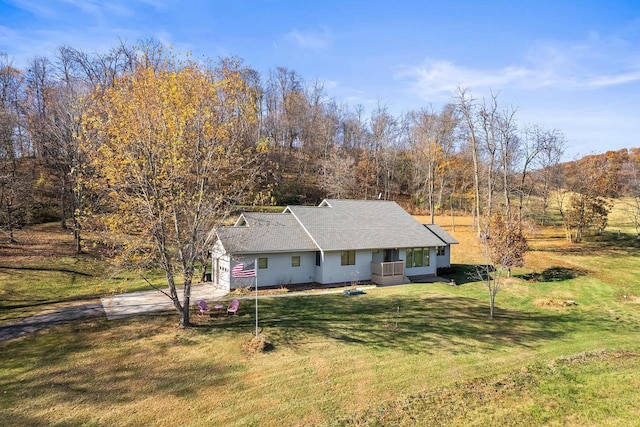 view of front of house with a front lawn