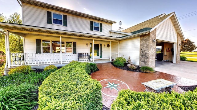 view of front of property featuring a porch