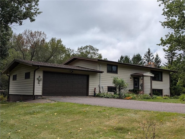 view of front facade featuring a front yard and a garage