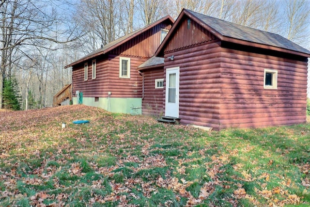 view of side of property featuring a yard