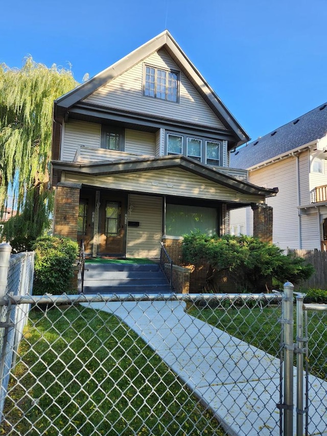 view of front of property featuring a front yard