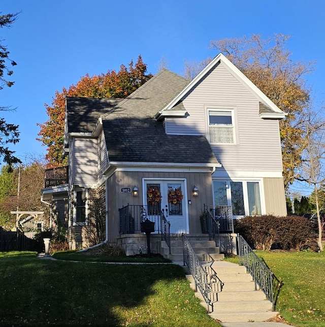 view of front of property with a front yard