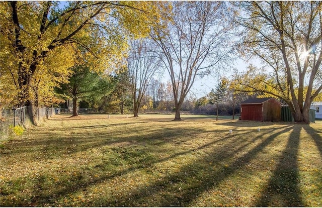 view of yard with a shed