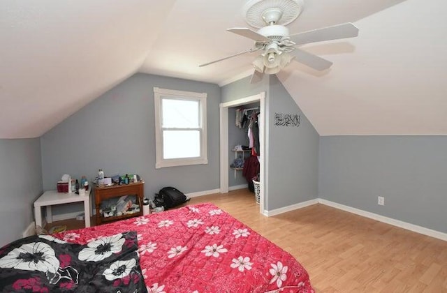 bedroom with a closet, ceiling fan, lofted ceiling, and light hardwood / wood-style floors