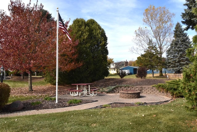 view of yard featuring an outdoor fire pit