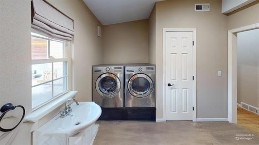 laundry room featuring independent washer and dryer