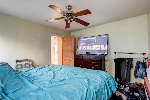 bedroom featuring ceiling fan