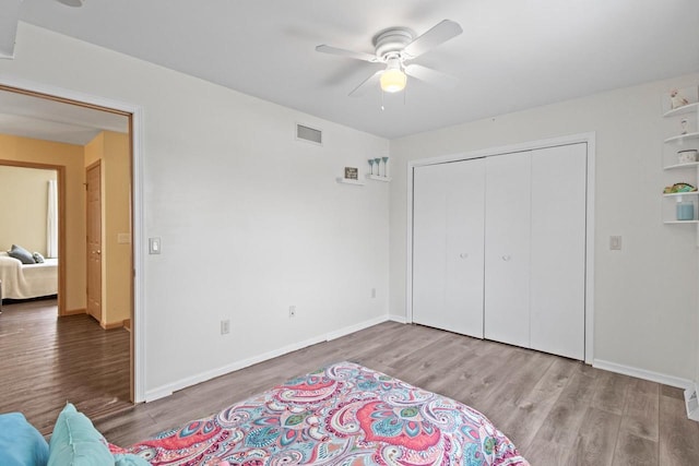 bedroom with ceiling fan, a closet, and light wood-type flooring