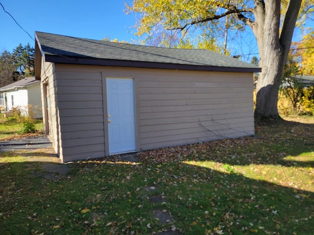 view of outdoor structure with a yard