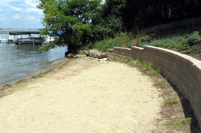 view of yard featuring a water view