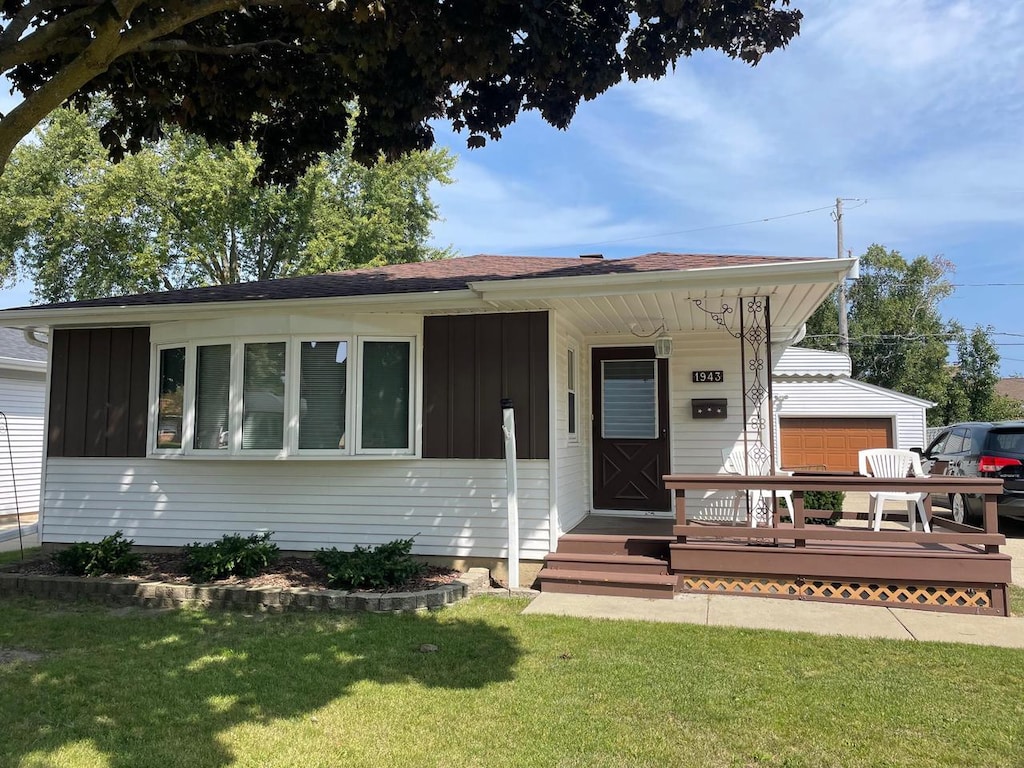 view of front facade with a front yard and a garage