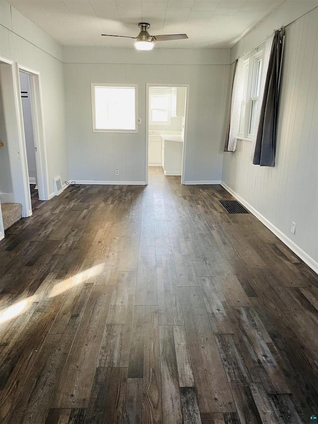 unfurnished room featuring dark wood-type flooring and ceiling fan