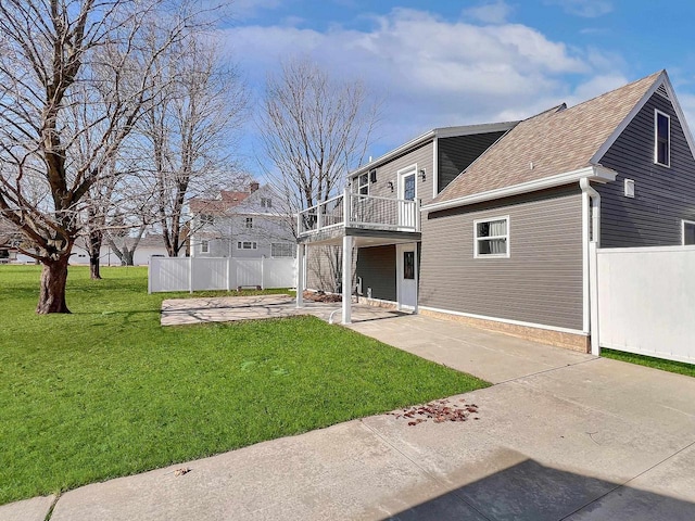 view of yard with a patio