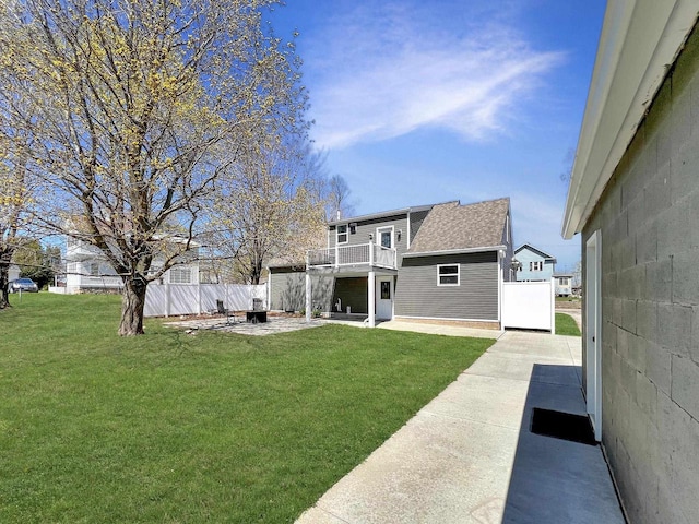 view of yard with a patio area