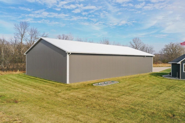 view of outdoor structure featuring a yard