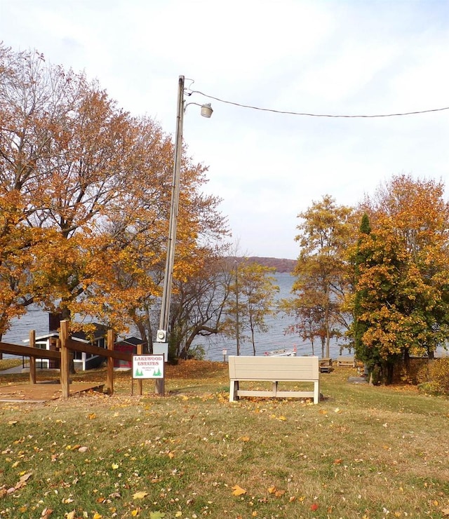 view of yard featuring a water view