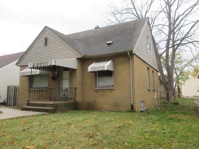 view of front of house featuring a front yard