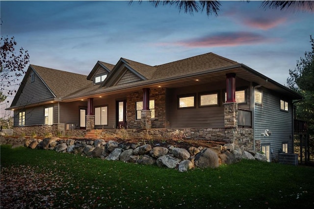 view of front of home featuring a lawn