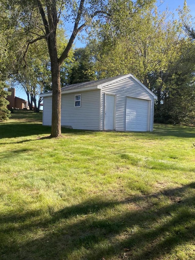 view of yard featuring an outbuilding and a garage