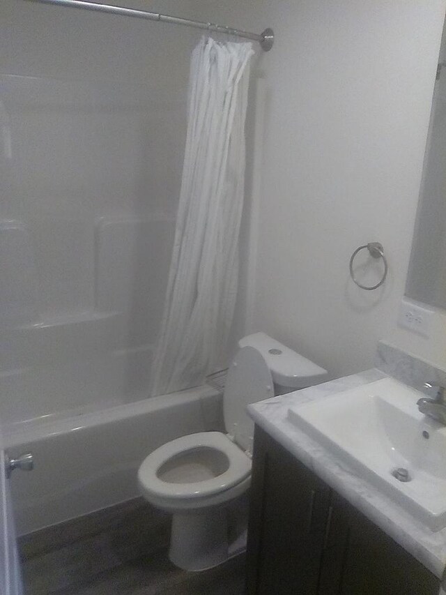 full bathroom with shower / bath combination with curtain, vanity, and toilet