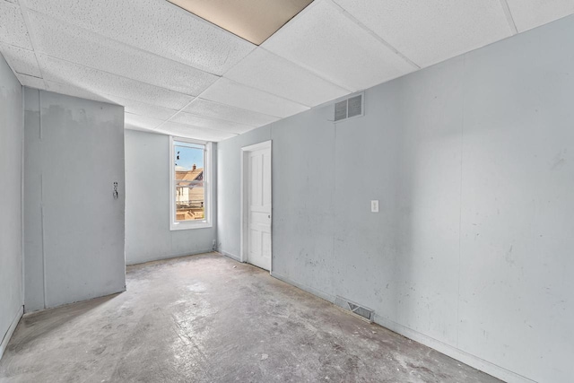 empty room featuring a drop ceiling