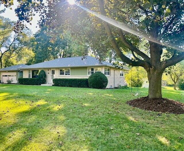 view of front of house with a front lawn