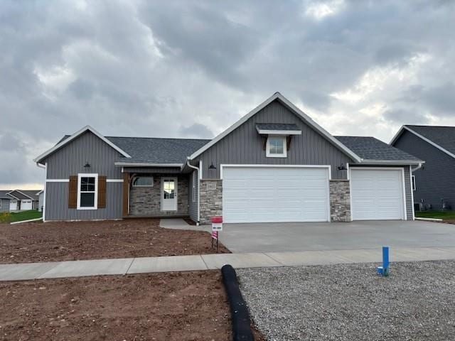 view of front facade with a garage