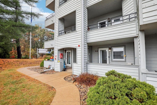 exterior space featuring a balcony