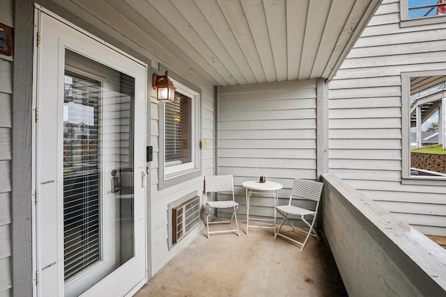 530 E Hiawatha Dr Unit 102, Wisconsin Dells, WI 53965 - balcony with covered porch