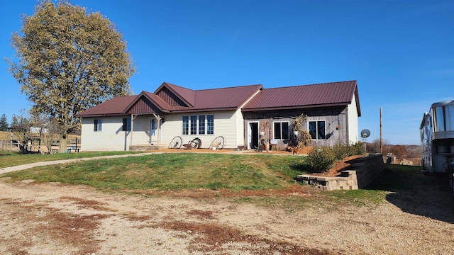 ranch-style house featuring a front lawn