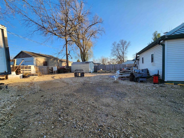 view of yard with a storage unit