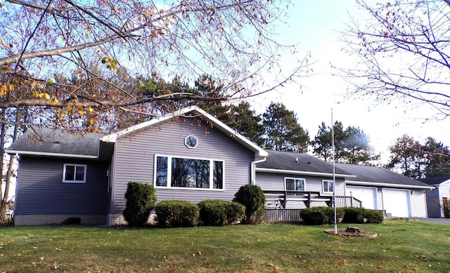 ranch-style home featuring a front lawn and a garage