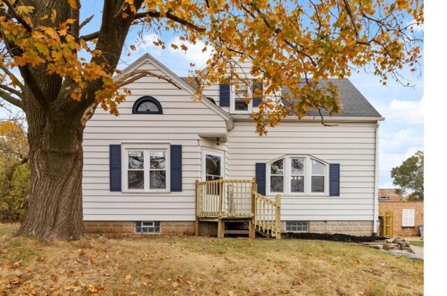 rear view of house featuring a yard