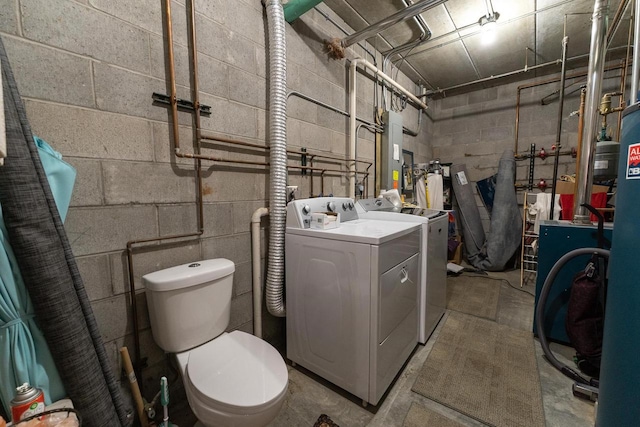 interior space featuring washing machine and clothes dryer