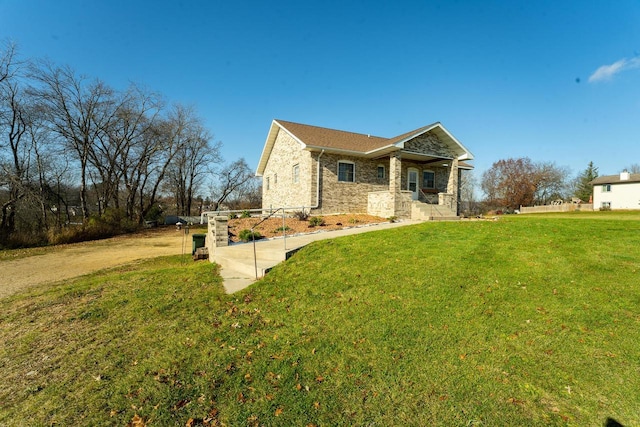 view of front facade with a front lawn