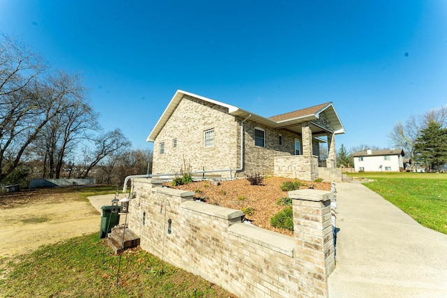 view of front of property with a front lawn