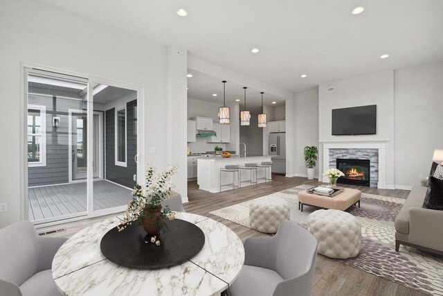 living room with dark wood-type flooring and sink