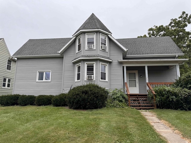 view of front of home featuring a front lawn