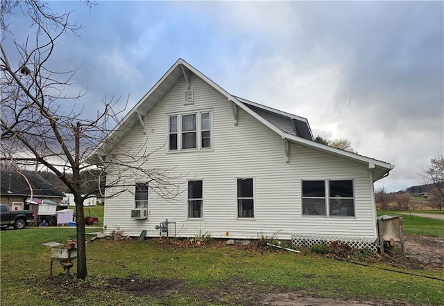 view of side of property featuring a yard