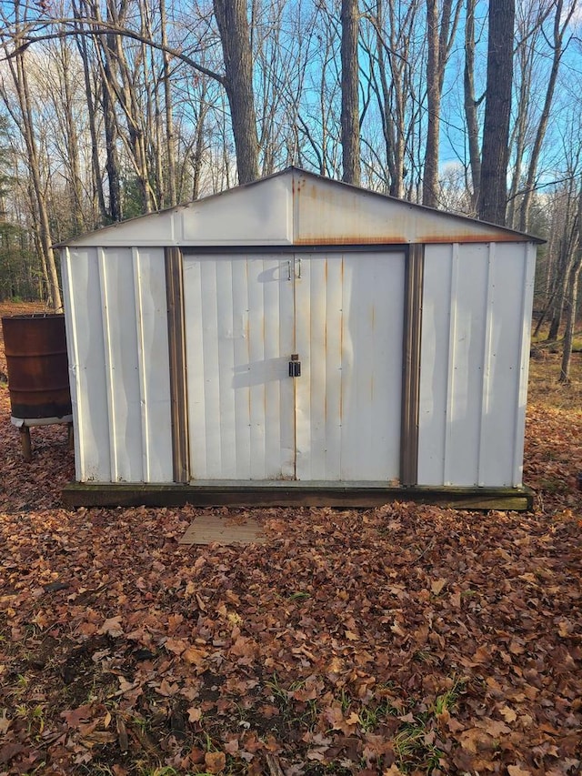 view of outbuilding