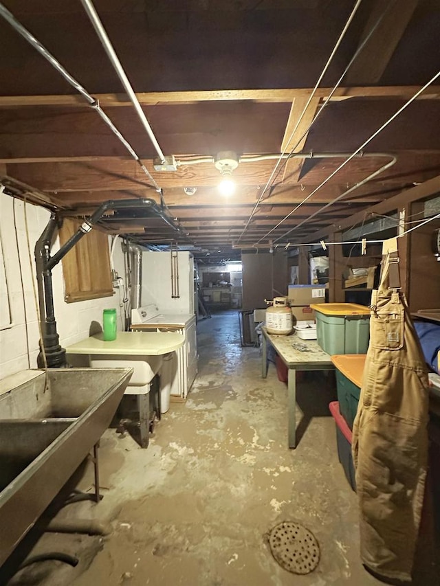 basement featuring washer / clothes dryer