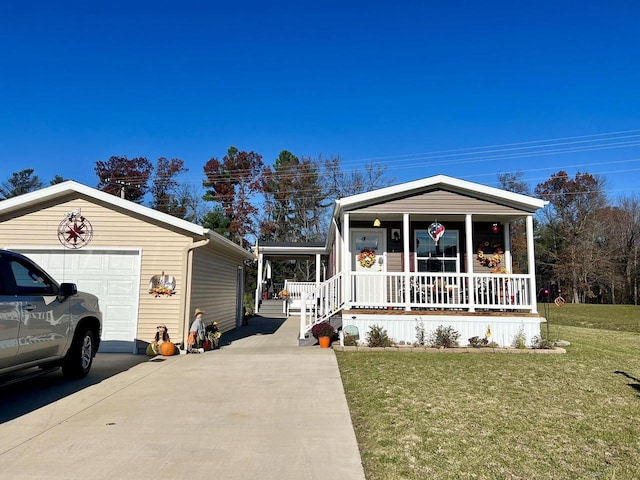 view of front of property with a front lawn and covered porch