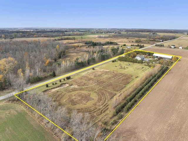 birds eye view of property featuring a rural view