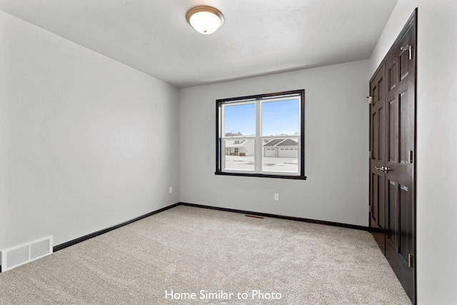 view of carpeted spare room