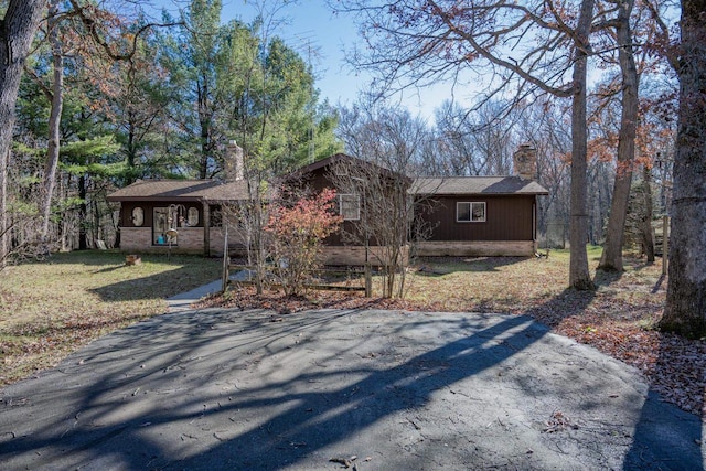 ranch-style house with a front lawn