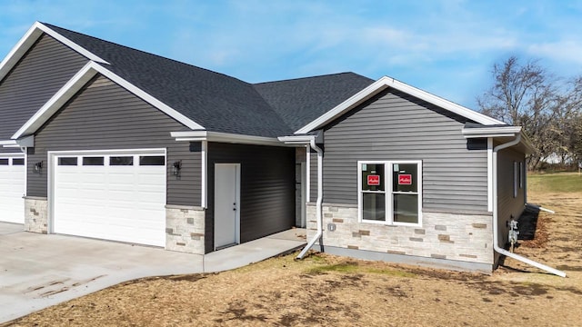 view of front facade with a garage