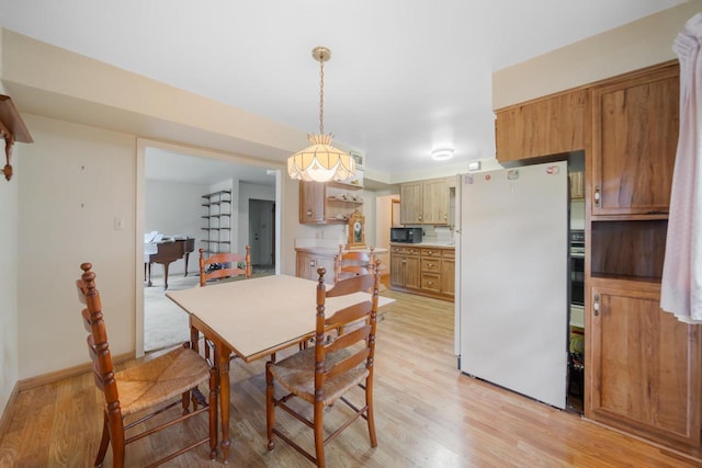 dining room with light hardwood / wood-style floors