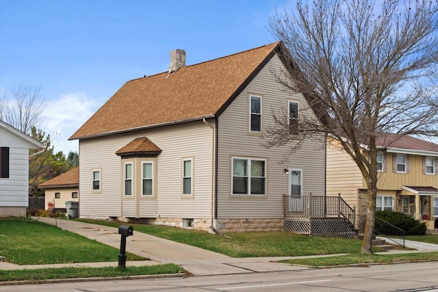 view of front of property featuring a front yard