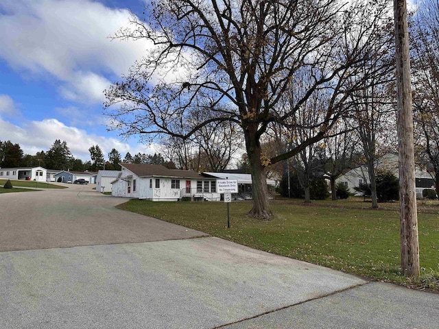 view of front of house with a front lawn