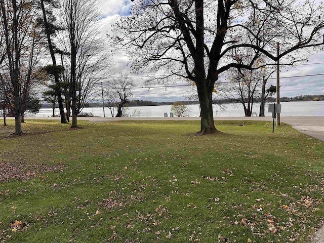 view of yard with a water view